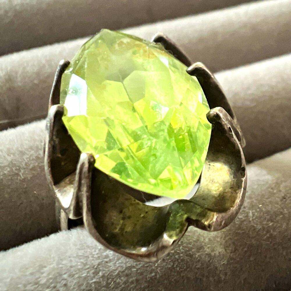 Vintage 925 Sterling Silver Cocktail Ring Marquise Green Stone Prong Set - 7